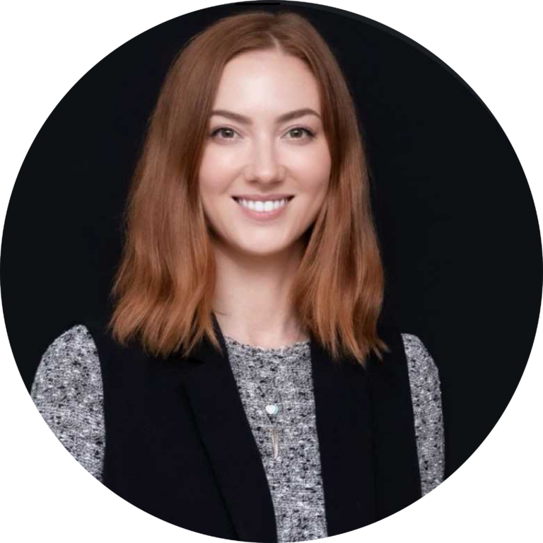 Danielle Headshot