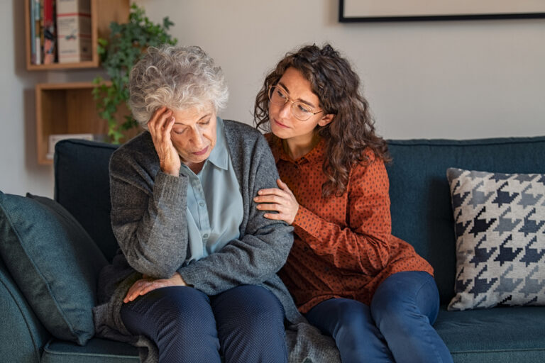 Sudden Confusion in Seniors Causes and Warning Signs